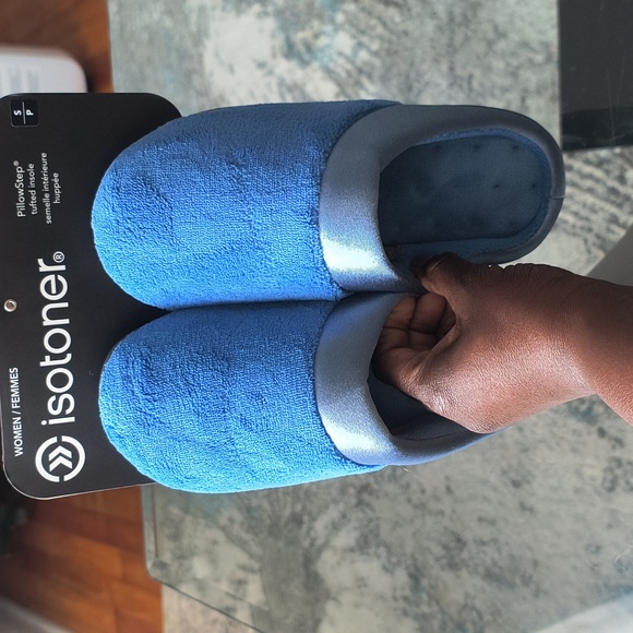 Isotoner Women's Microterry Clog with Satin Cuff Slippers ( Small) - Picture 4 of 9